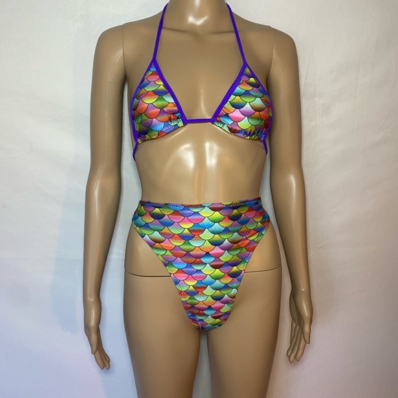 Triangle top and shorts - Picture 1 of 5